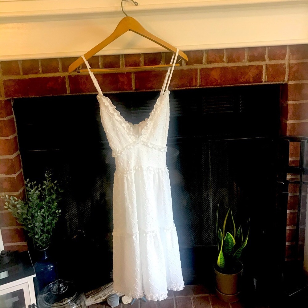 She & Sky gorgeous white summer dress. Size M. NWT